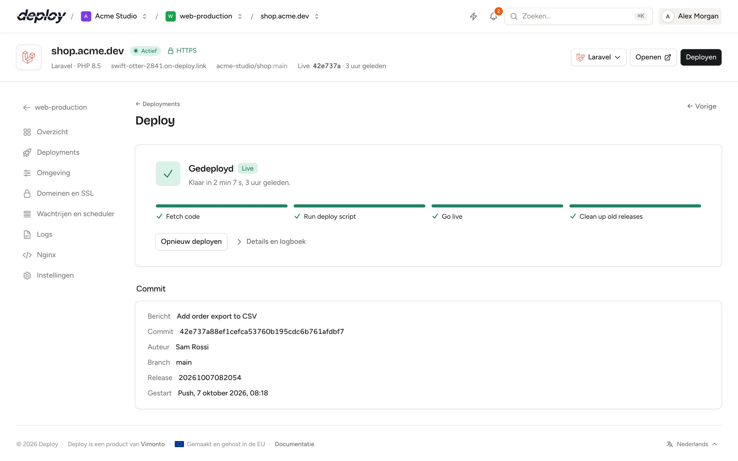 Een afgeronde deploy van een PHP-site in Vimonto Deploy met de fasen Ophalen, Bouwen en Live, de commitgegevens en het log van elke stap