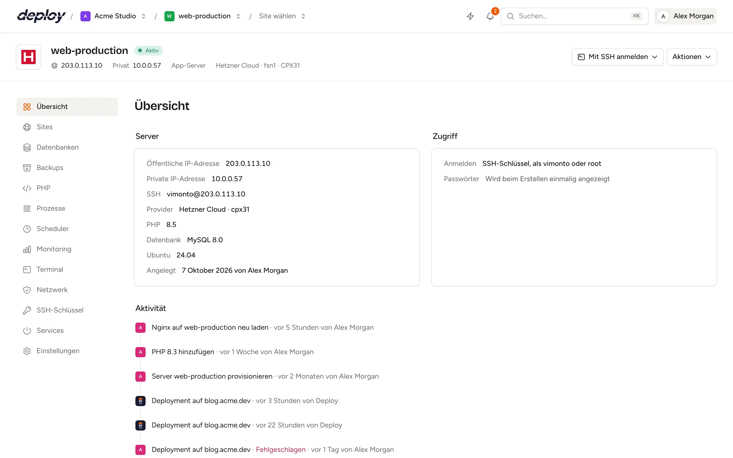Eine Serverübersicht in Vimonto Deploy mit IP-Adressen, SSH-Login, Anbieter, PHP- und MySQL-Versionen und einer Zeitleiste der letzten Aktivitäten
