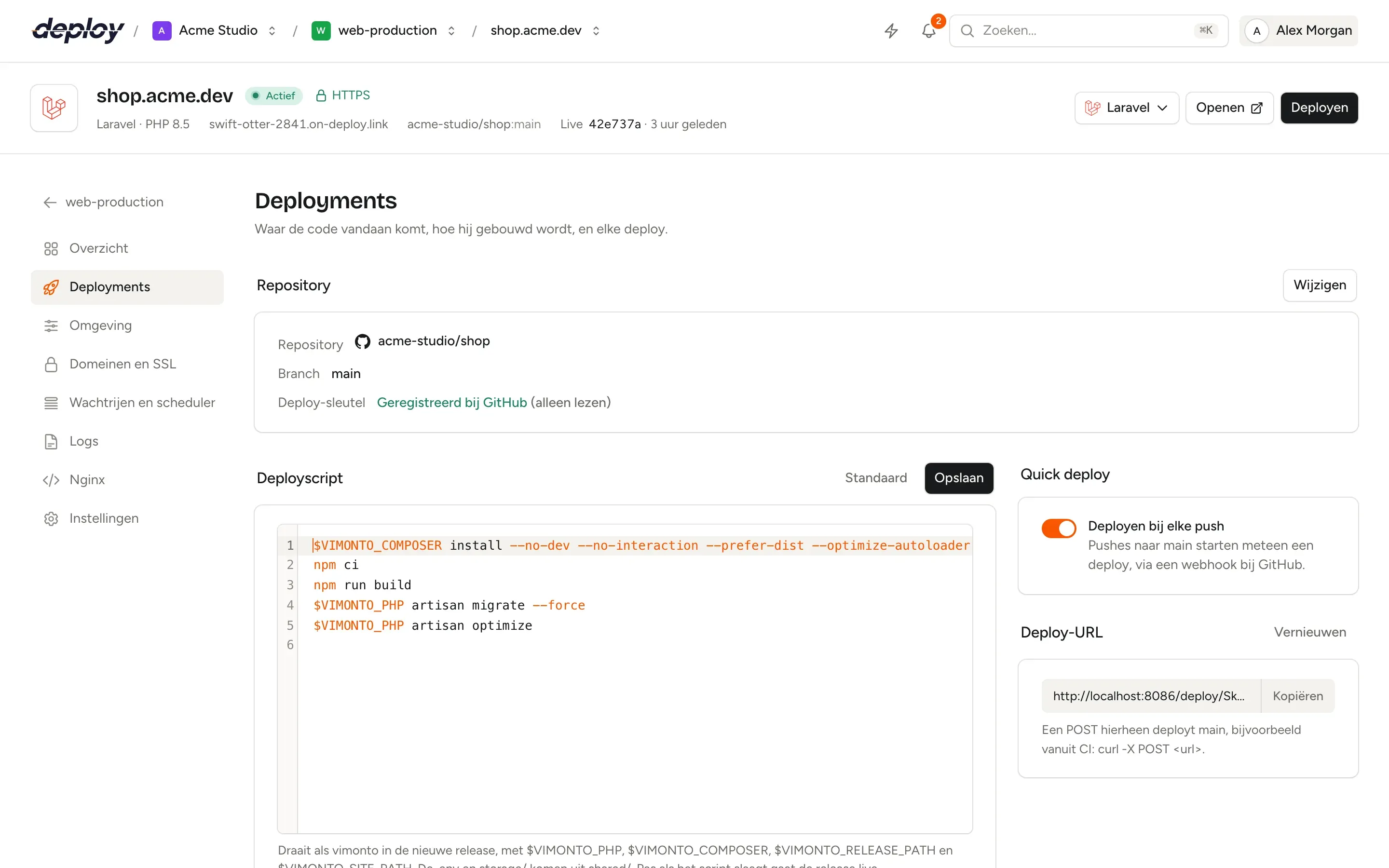 De pagina Deployments van een site in Vimonto Deploy met het deployscript, de deploy-URL en de lijst met recente deploys