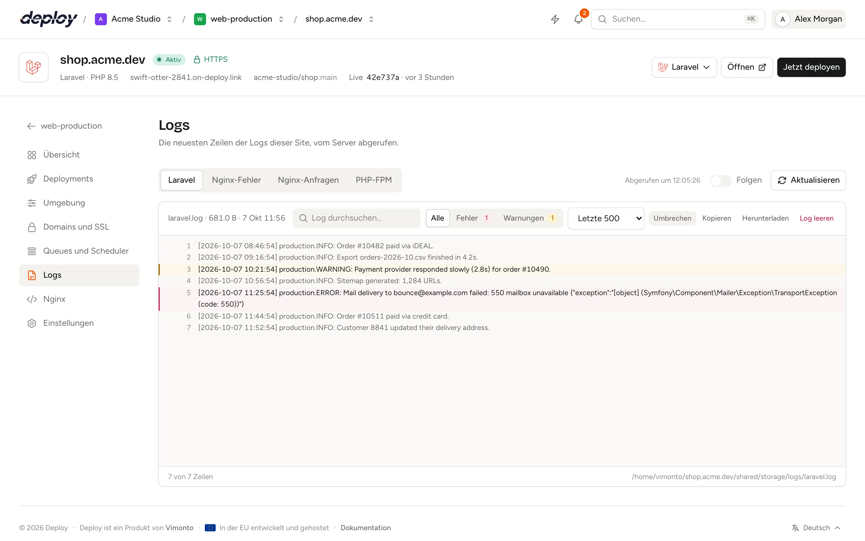 Die Seite Logs einer Site mit dem Laravel-Log, rot hervorgehobenen Fehlerzeilen, einem Suchfeld und den Filtern Fehler und Warnungen