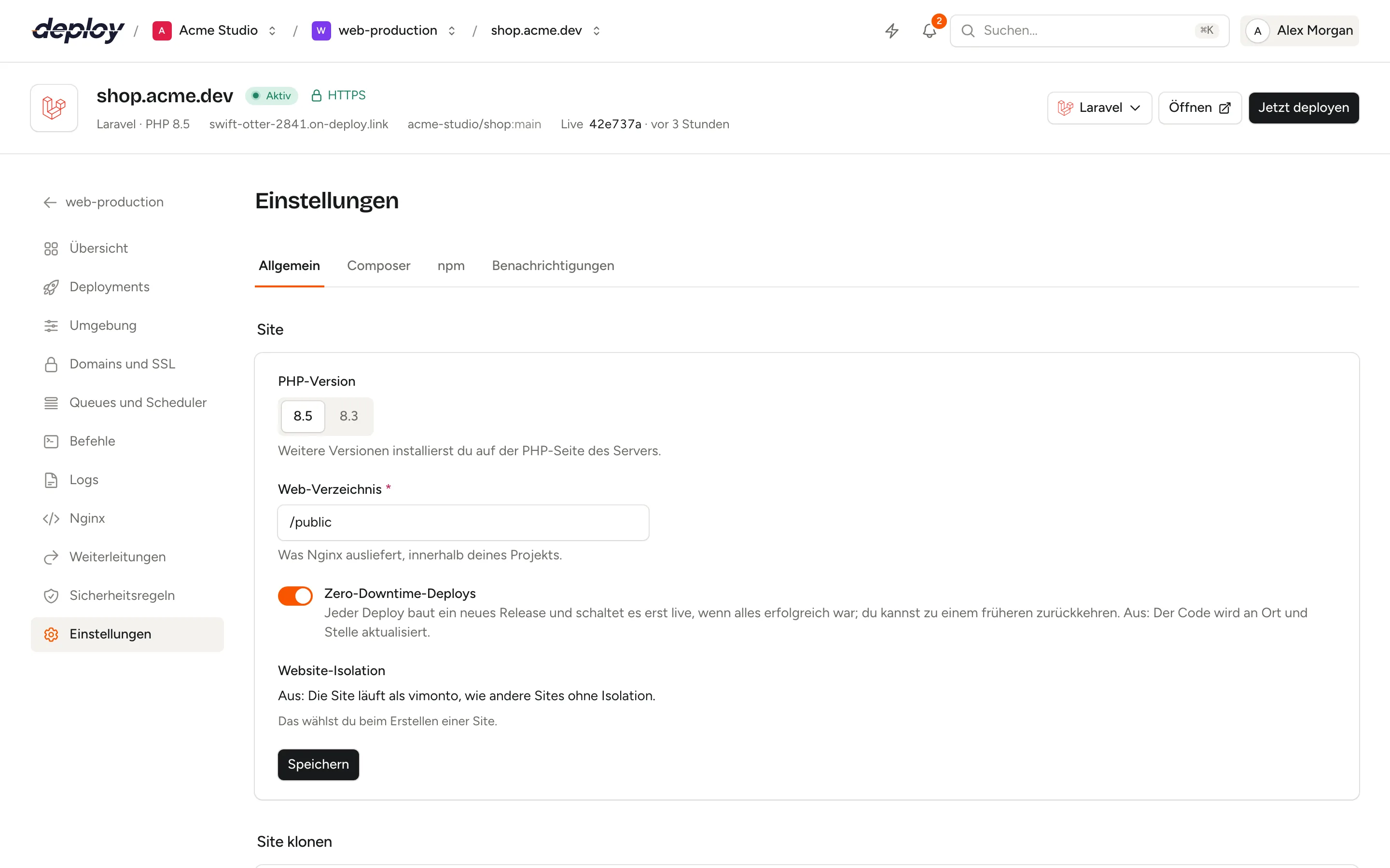 Die Seite Einstellungen einer Laravel-Site mit PHP-Version, Web-Verzeichnis, Schalter für Zero-Downtime-Deploys und Website-Isolation