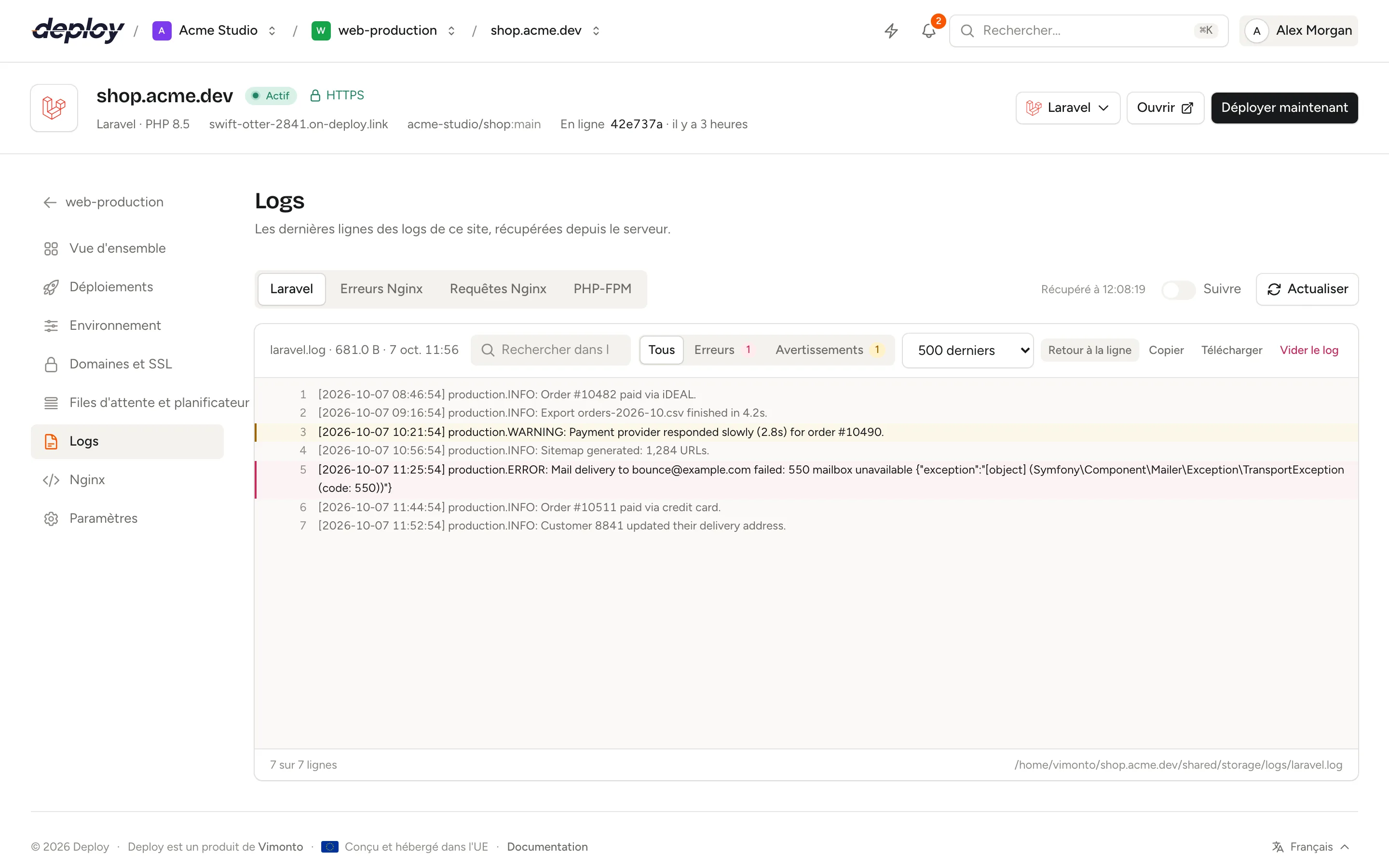La page Logs d'un site affichant le log Laravel, avec les lignes d'erreur surlignées en rouge, un champ de recherche et les filtres Erreurs et Avertissements