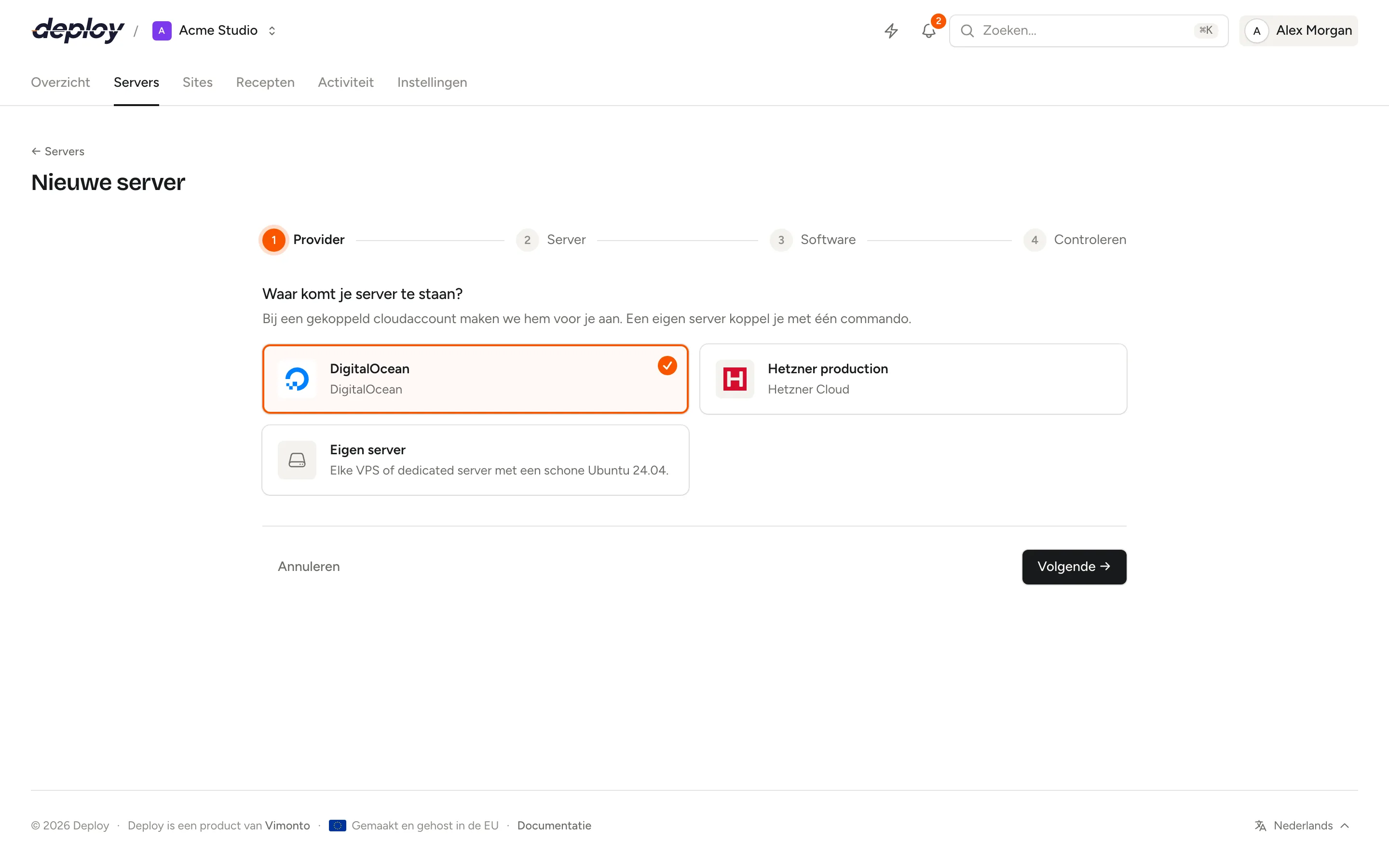 De eerste stap van de wizard voor een nieuwe server met de gekoppelde cloudaccounts en de optie voor een eigen server