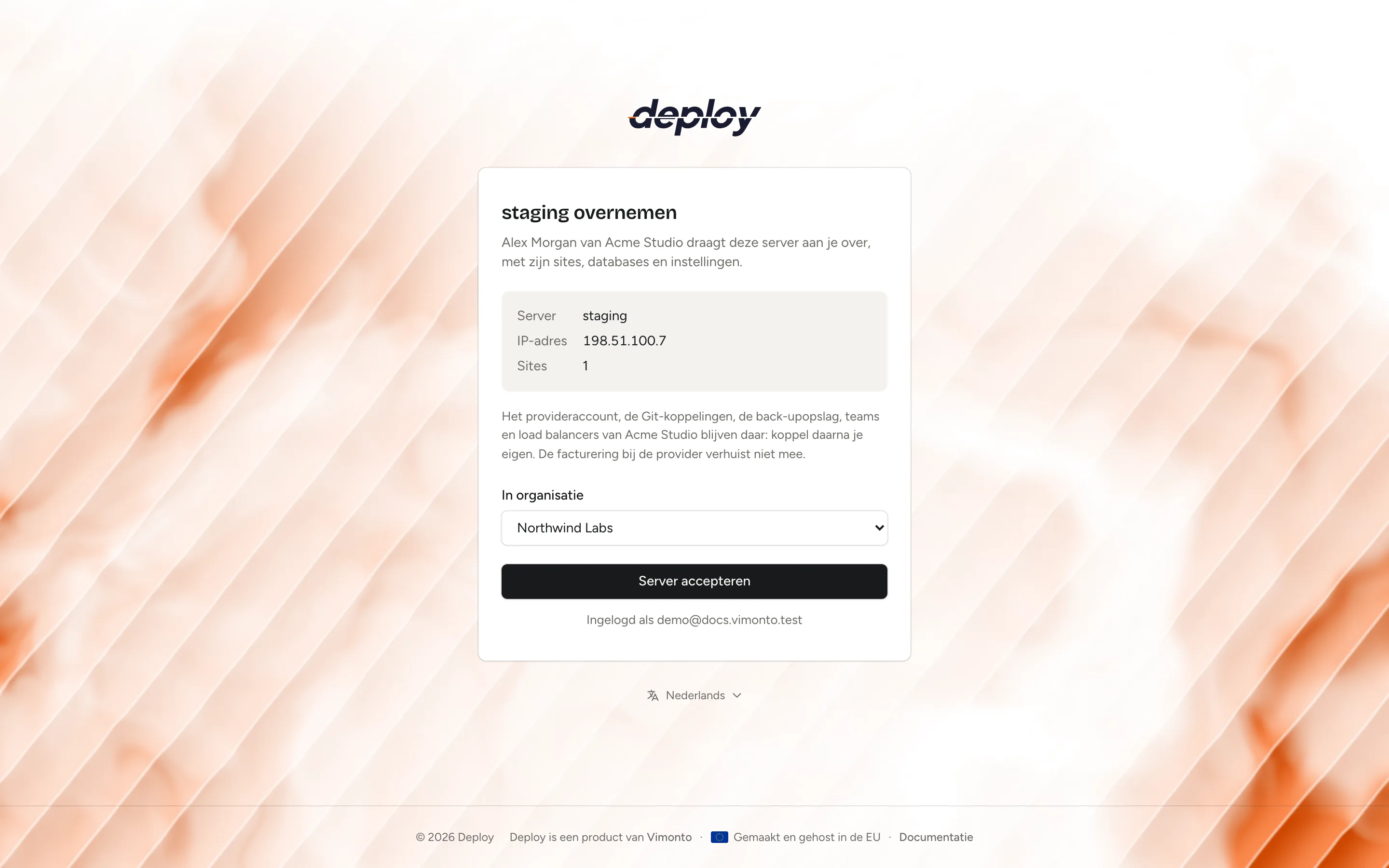 De pagina waarop de nieuwe eigenaar een serveroverdracht accepteert, met de server, zijn IP-adres, het aantal sites en de organisatie waar hij naartoe gaat