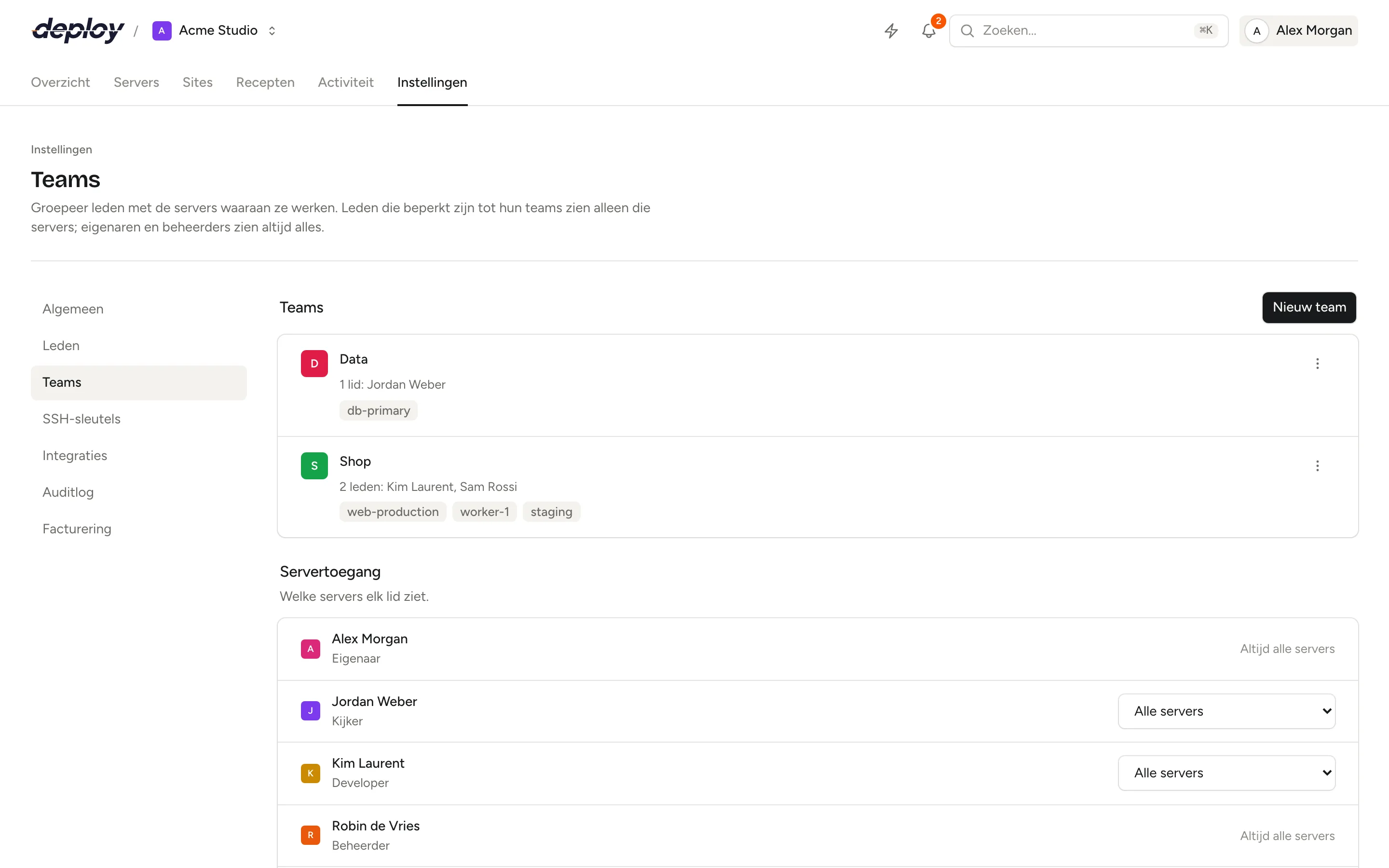 De teampagina met een lijst teams, hun leden en servers, en de servertoegang van elk lid
